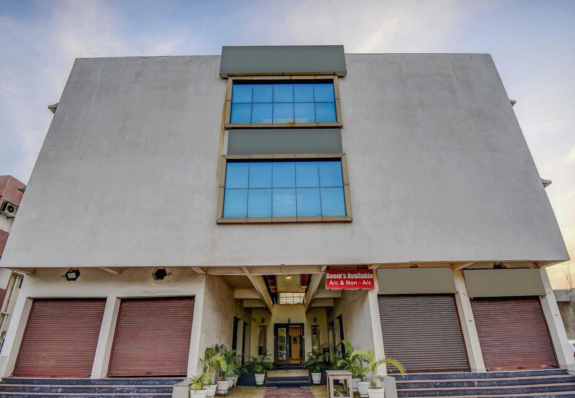 Hotel O Plus Corporate One Khapa  Exteriér fotografie